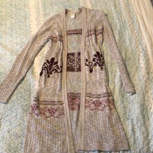 Long sleeve really cute long cardigan!! No Damage!